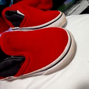 2 pairs of baby shoes